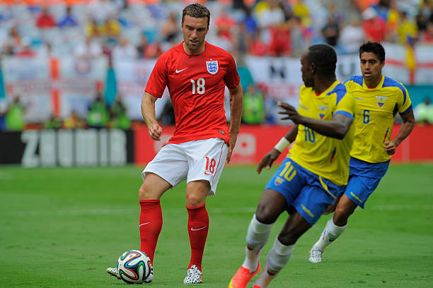 纽卡斯尔接触德国国脚施洛特贝克，但因伤病转会可能性降低.